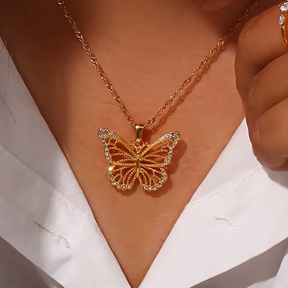 Gold Butterfly Pendant Necklace Stainless Steel 18K Gold Plated - Picture 4 of 8